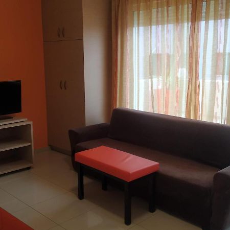 Family House Apartment อายิโอสนิโกลาโอส ภายนอก รูปภาพ