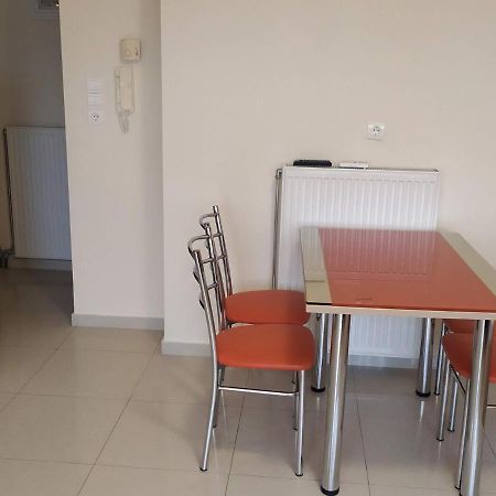 Family House Apartment อายิโอสนิโกลาโอส ภายนอก รูปภาพ