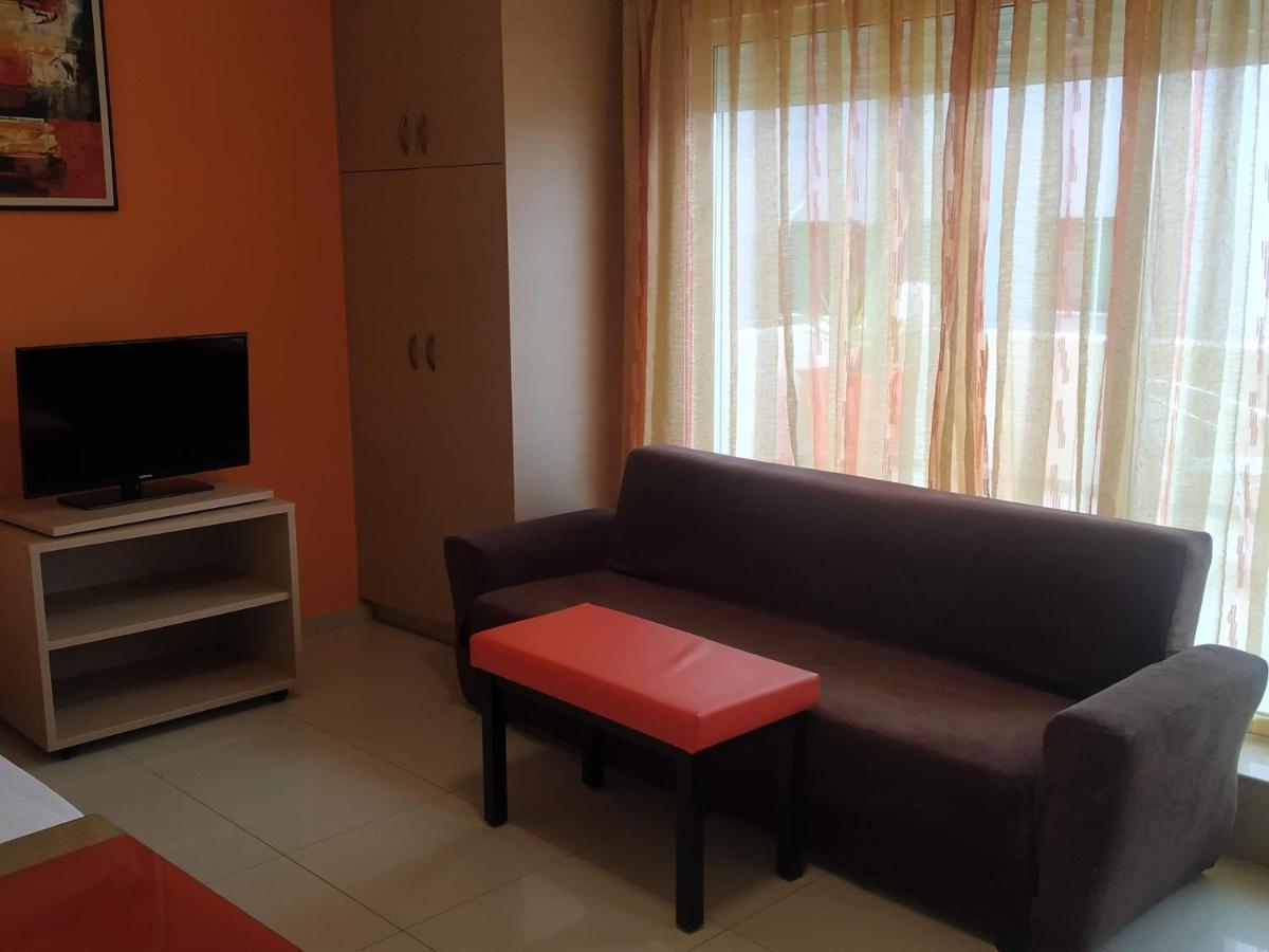 Family House Apartment อายิโอสนิโกลาโอส ภายนอก รูปภาพ